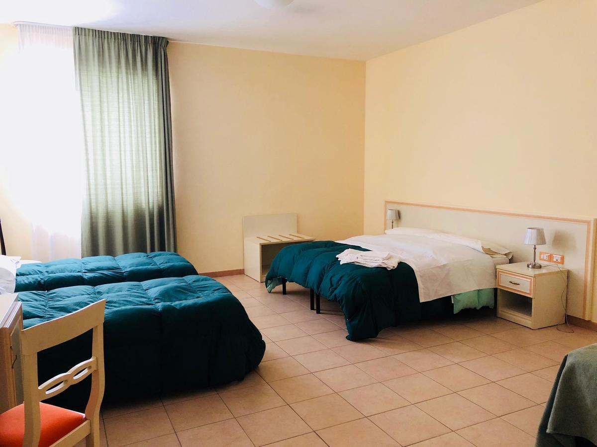 Hotel Agri Resort "Agora" Castelluccio dei Sauri Kültér fotó